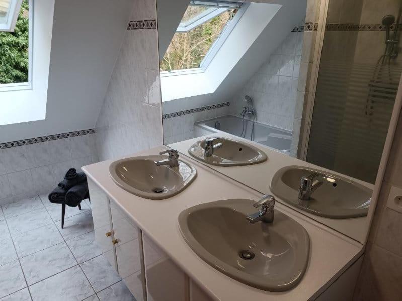 La Fontaine Aux Enfants - Gr5 - Chambre Avec Sdb Privee Abreschviller Экстерьер фото
